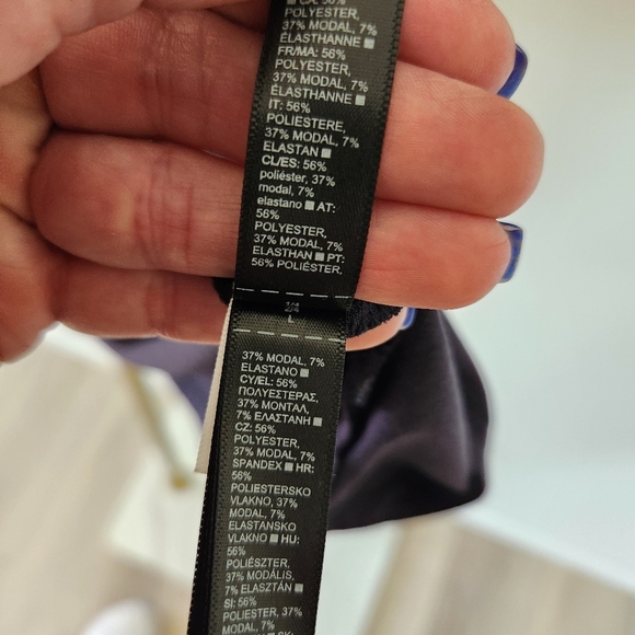 Athleta Essential V Neck Tee Size Large Black Short Sleeve - Picture 5 of 8